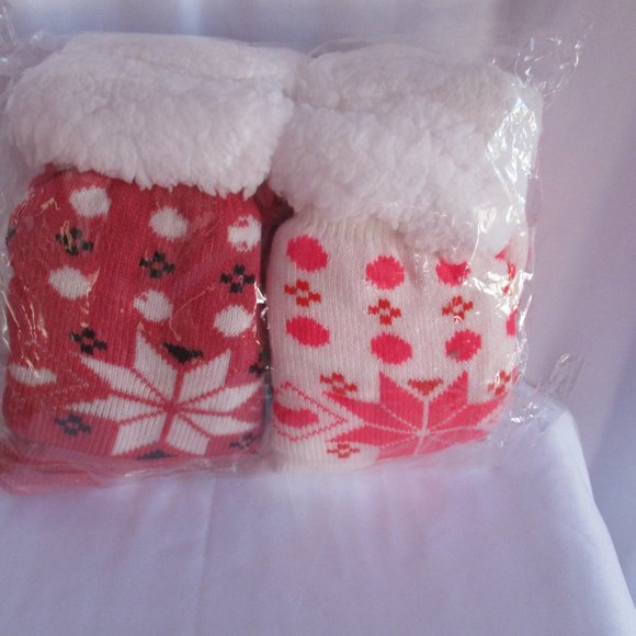Set of 2 Pairs White and Fuchsia Snowflake Pattern with Inside Sherpa - Picture 11 of 12